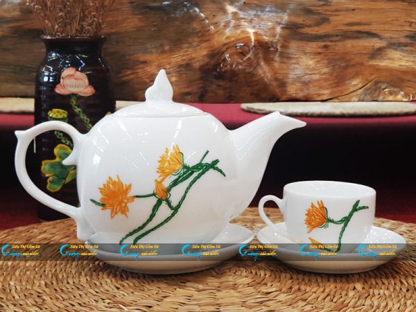 Bộ trà trắng nắp lửa vẽ hoa quỳnh
