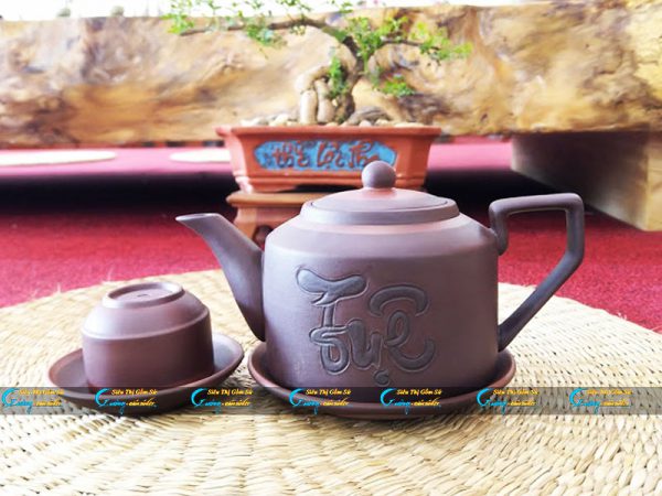 Bộ trà tử sa khắc chữ « Tuệ »